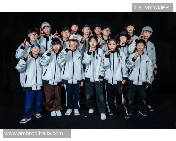 上海街舞队个人能力提升之路:聚焦街舞文化与团队协作的完美结合 上海街舞队个人能力提升之路:聚焦街舞文化与团队协作的完美结合