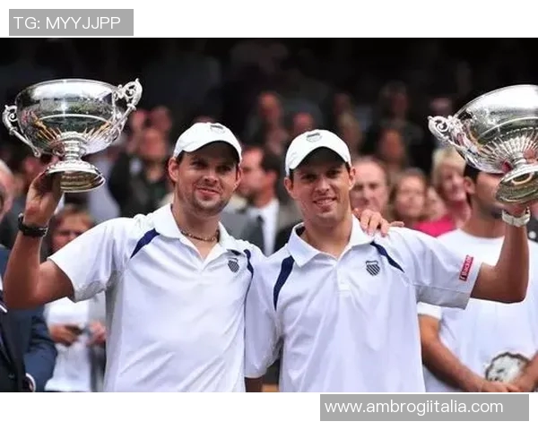 网球新手必看:轻松掌握团队协作技巧与实用策略 网球新手必看:轻松掌握团队协作技巧与实用策略