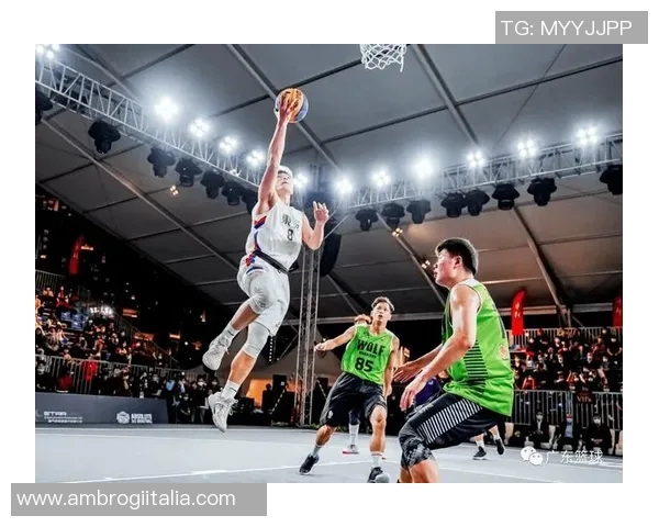 南京篮球队在大师赛中的灵活性表现分析与战术探讨