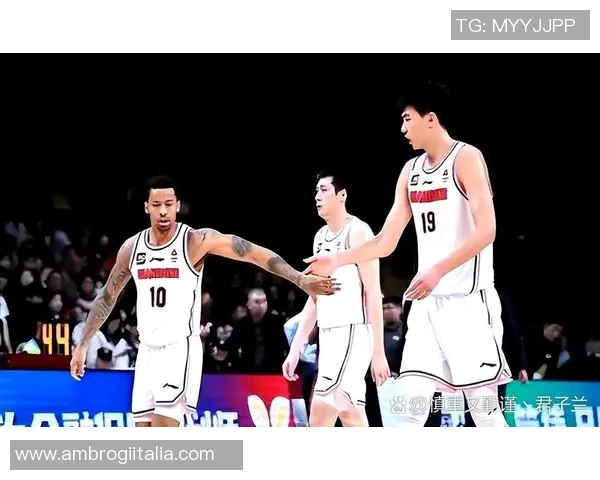 广州篮球队在篮球配合排行榜中荣登第七名展现团队实力与默契 广州篮球队在篮球配合排行榜中荣登第七名展现团队实力与默契