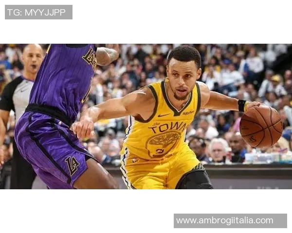 湖人队与爵士队激战正酣球迷期待精彩对决与赛季新动态