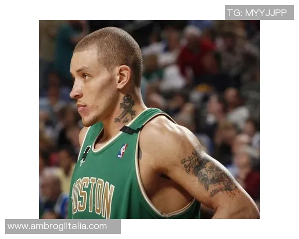 李根的篮球之路：从青涩少年到赛场明星的成长故事